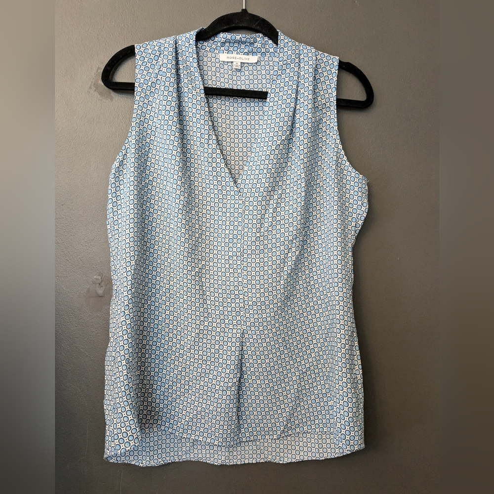 ROSE & OLIVE Sleeveless V Neck Blouse Baby Blue Geometric Print, Sz. Medium
